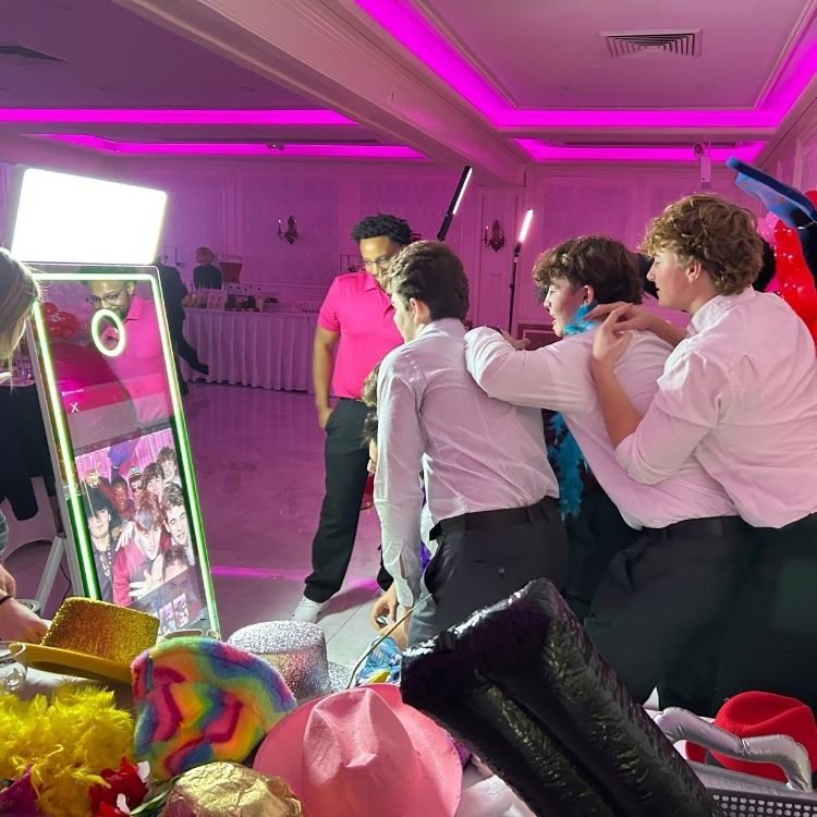 Magic Mirror Sweet Sixteen Photobooth