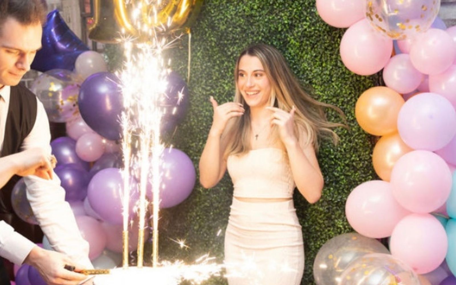 Sweet Sixteen Backdrop Balloons